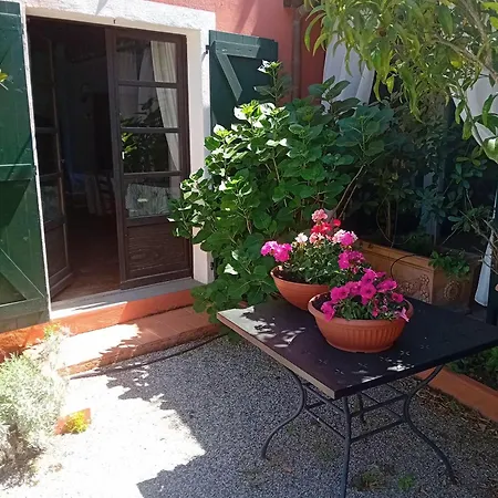Le Sughere Bed & Breakfast *